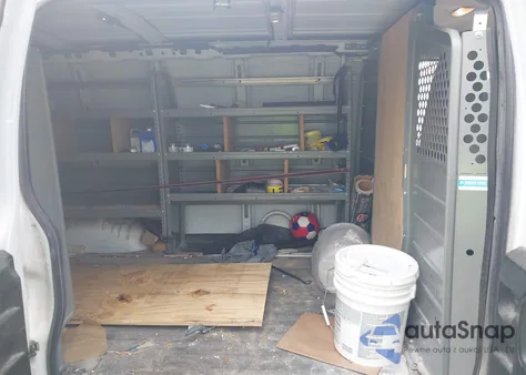 2017 Chevrolet Express 2500 Work Van z USA, uszkodzony, nr VIN 1GCWGAFF9H1317207